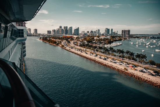 Miami, FL: An Introduction to the Magic City and its Year-Round Sunshine